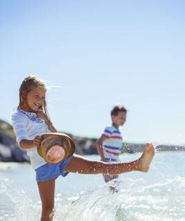 Baignade en famille enfants