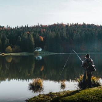 Camping avec étang de pêche