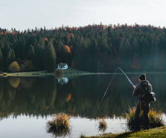 Camping avec étang de pêche