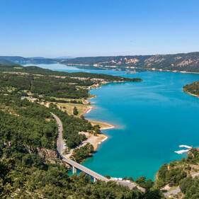 Camping En bord d'un lac Provence-Alpes-Côte d'Azur