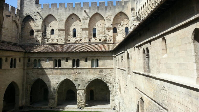 camping Avignon poi Palais des Papes Tohapi