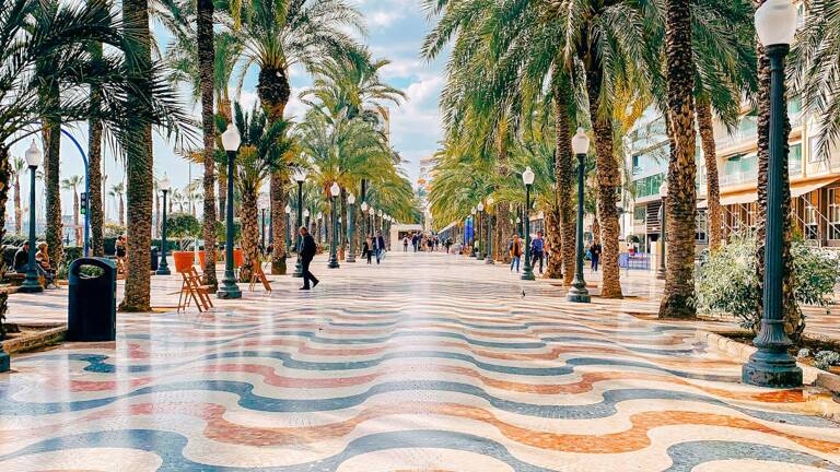 Place du centre ville d'Alicante en Espagne