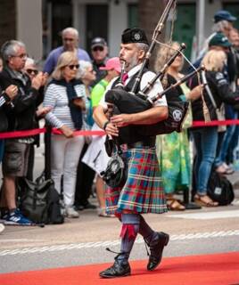 Personne jouant de la Cornemuse lors du festival interceltique de Lorient