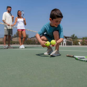 Camping avec terrain de tennis