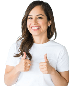 Personne souriante satisfaite de la newsletter Tohapi