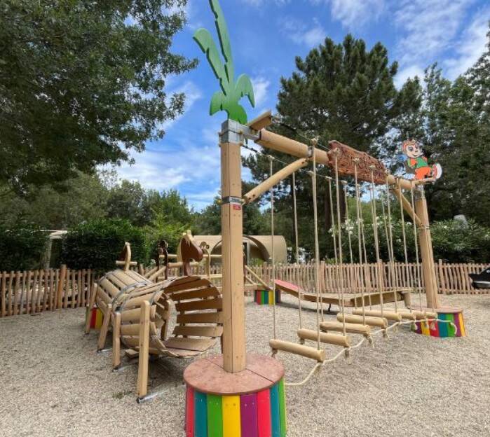 Pin's Jeux Méditerranéens 93 - Agde Languedoc Roussillon - Athlétisme